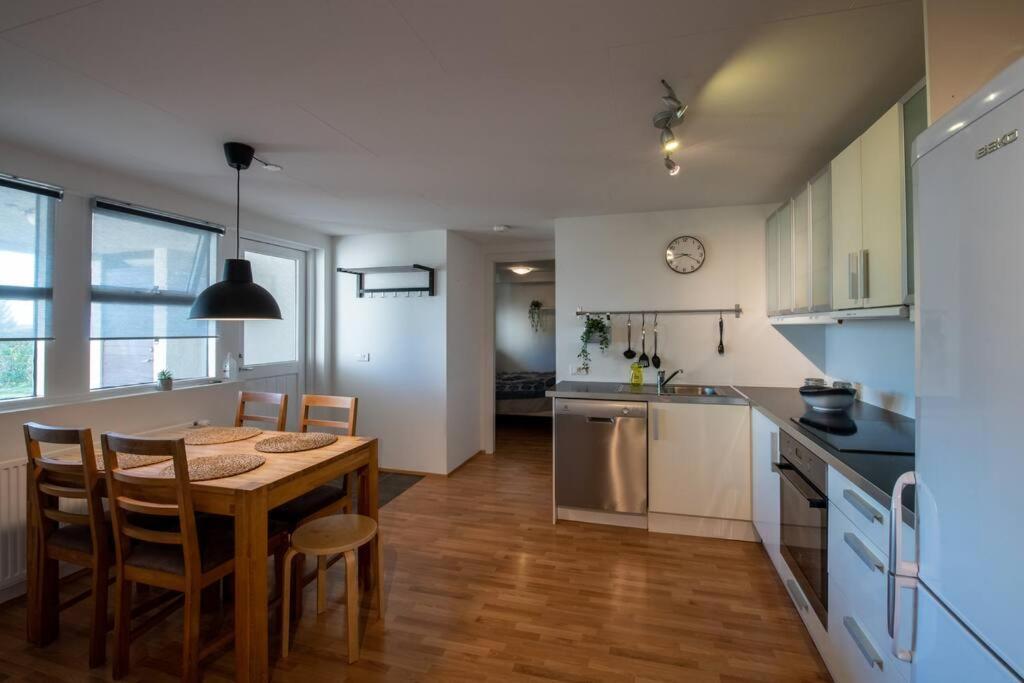 Lovely One Bedroom Apartment In Hafnarfjörður Eksteriør billede