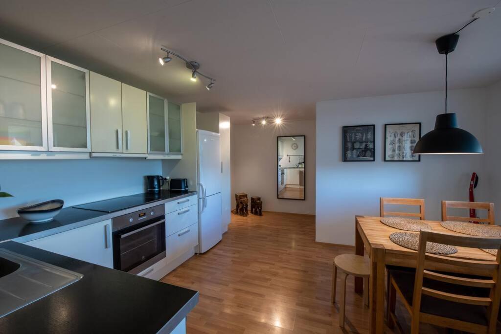 Lovely One Bedroom Apartment In Hafnarfjörður Eksteriør billede